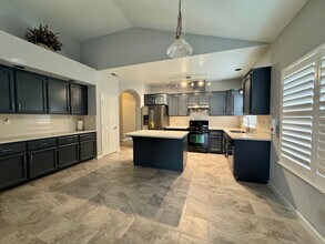 9056 Acorn Ridge Cir in Elk Grove, CA - Building Photo - Building Photo
