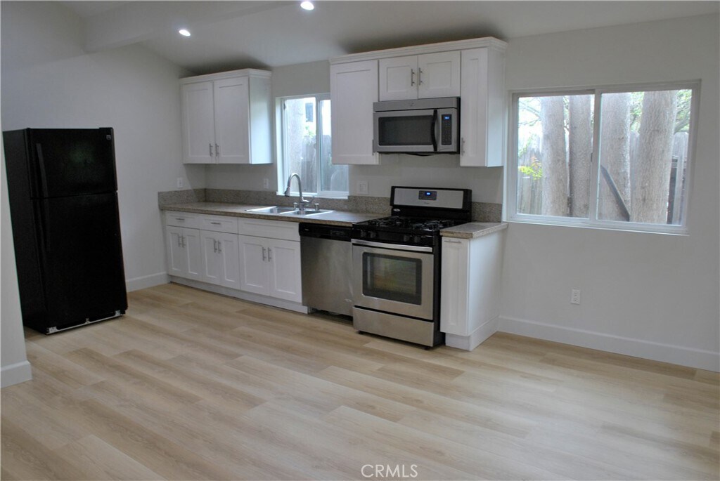 7053 Corbin Ave in Los Angeles, CA - Building Photo