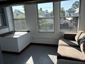 11 Grant St, Unit 2 in Burlington, VT - Building Photo - Building Photo