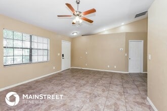 18359 Hawthorne Rd in Ft. Myers, FL - Building Photo - Building Photo