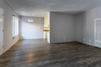 Lido Apartments in Los Angeles, CA - Foto de edificio - Interior Photo