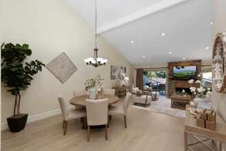 2085 Caminito San Nicholas in San Diego, CA - Building Photo - Building Photo