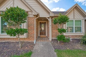2438 Hodges Bend Cir in Sugar Land, TX - Building Photo - Building Photo