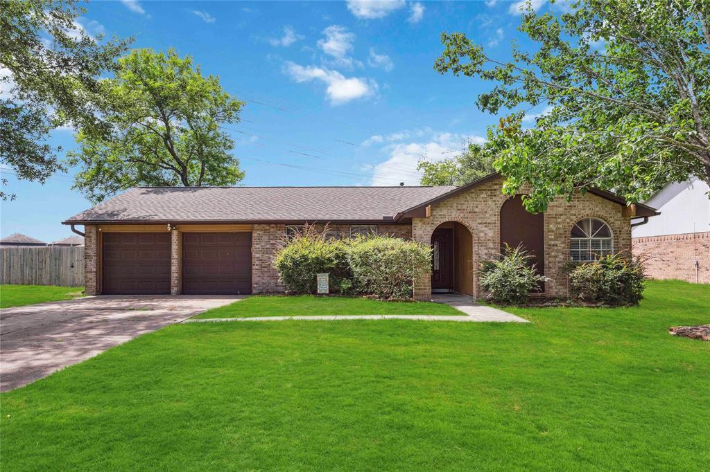3611 Drawbridge Dr in Humble, TX - Foto de edificio