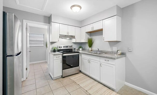 Sunny Point Apartments in Brooksville, FL - Foto de edificio - Building Photo