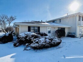 1336 Wakeby Ln in Schaumburg, IL - Building Photo