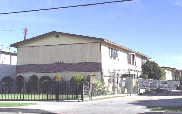 14900-14902 Chadron Ave in Gardena, CA - Foto de edificio