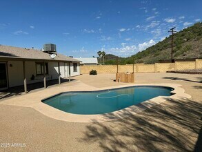13625 N 15th Dr in Phoenix, AZ - Foto de edificio - Building Photo