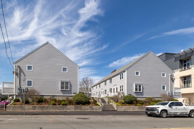 948 Broadway in Chelsea, MA - Foto de edificio - Building Photo