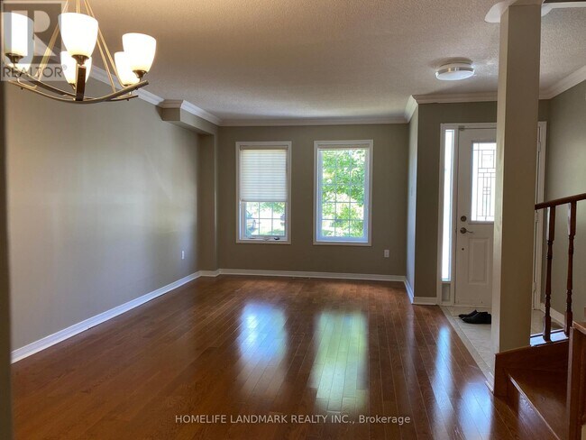 179 Flagstone Way in Newmarket, ON - Building Photo - Building Photo