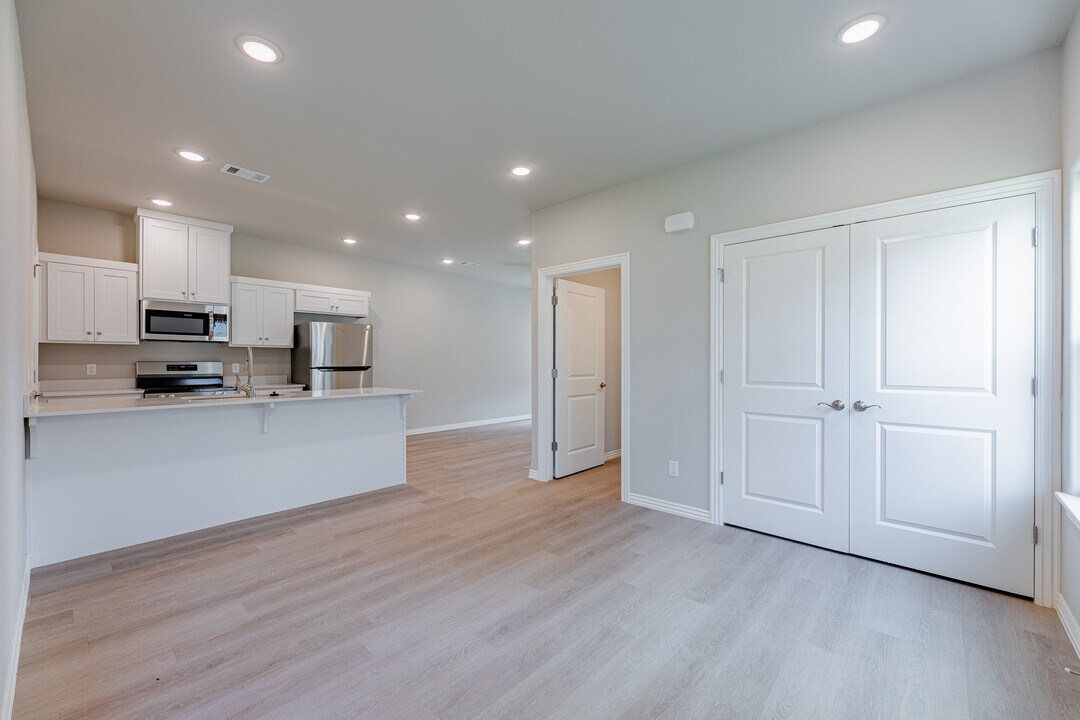 1700 SW Casuarina Dr in Bentonville, AR - Building Photo