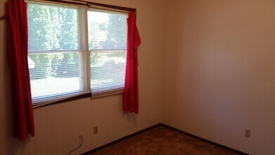 2823 Fandre Dr in Cedar Falls, IA - Building Photo - Building Photo