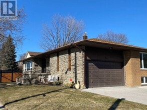 35 Robingrove Rd in Toronto, ON - Building Photo - Building Photo