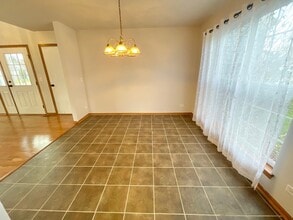 1814 Van Dyke Ln in Carpentersville, IL - Building Photo - Building Photo