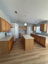 12052 Villa Rd in Spring Hill, FL - Building Photo - Building Photo