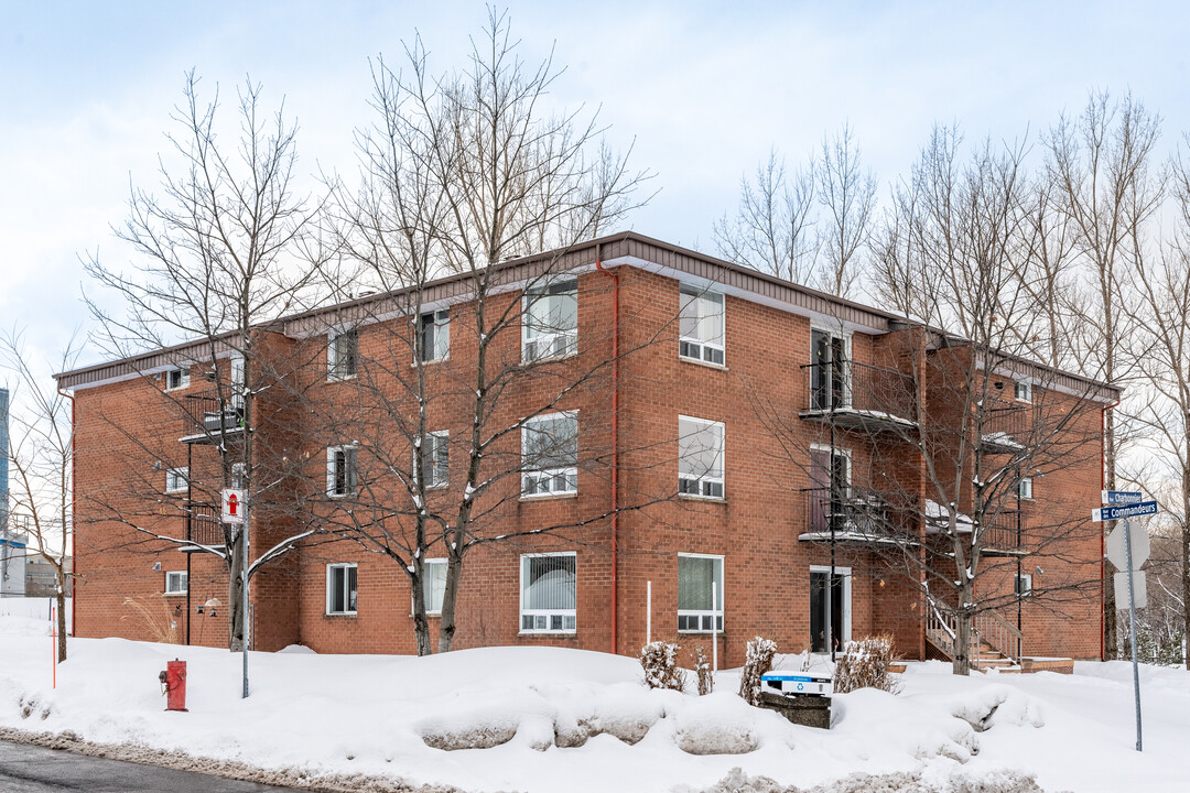 16 Du Charbonnier St in Lévis, QC - Building Photo