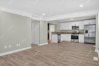 28555 Stuart Ave in Southfield, MI - Building Photo - Building Photo