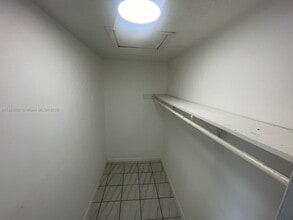1717 NW 16th St in Miami, FL - Building Photo - Building Photo