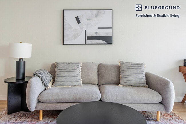 2721 Midtown Ct in Palo Alto, CA - Foto de edificio - Building Photo