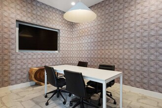 1050 W Van Buren St in Chicago, IL - Building Photo - Building Photo