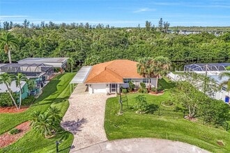 2199 Santiago Ave, Unit 211 in Ft. Myers, FL - Building Photo - Building Photo