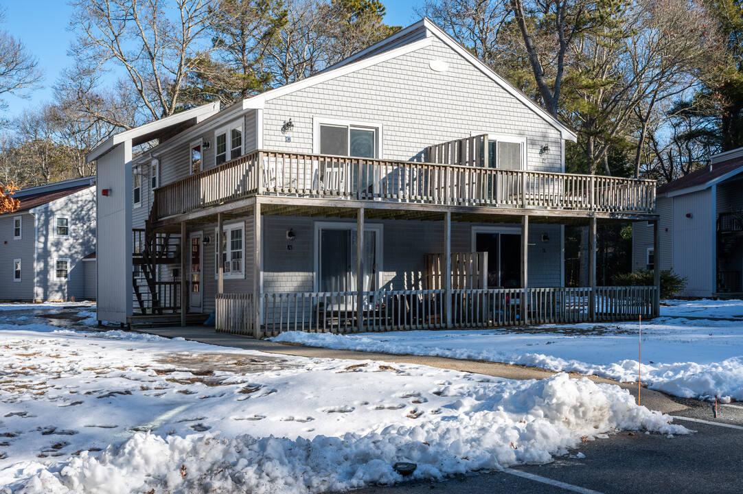 Pheasant Run in Mashpee, MA - Building Photo