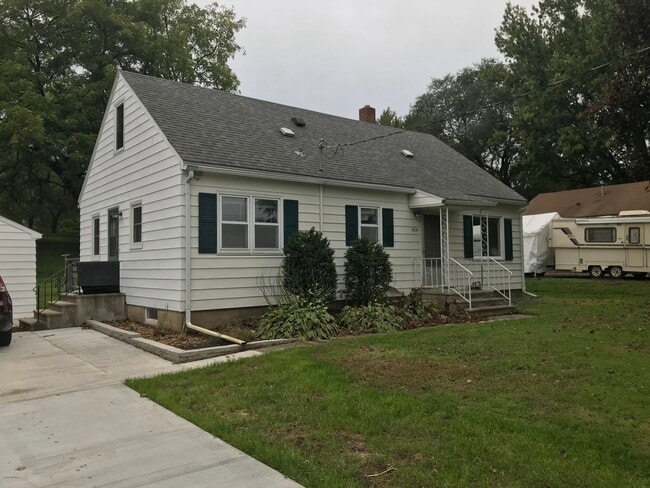 property at 404 21st St SW