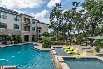 Cortland Brackenridge in San Antonio, TX - Foto de edificio - Building Photo