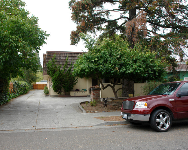 1035 3rd St in Novato, CA - Foto de edificio - Building Photo