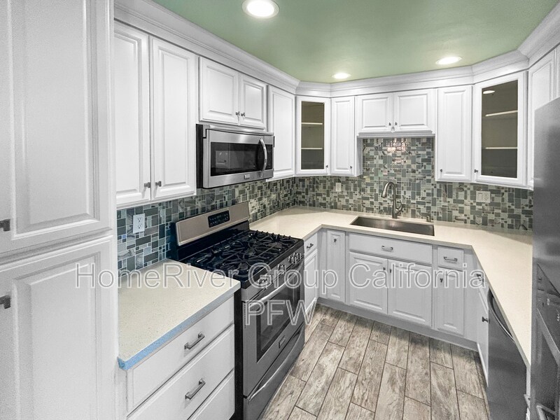 31569 Lindero Canyon Rd in Westlake Village, CA - Building Photo