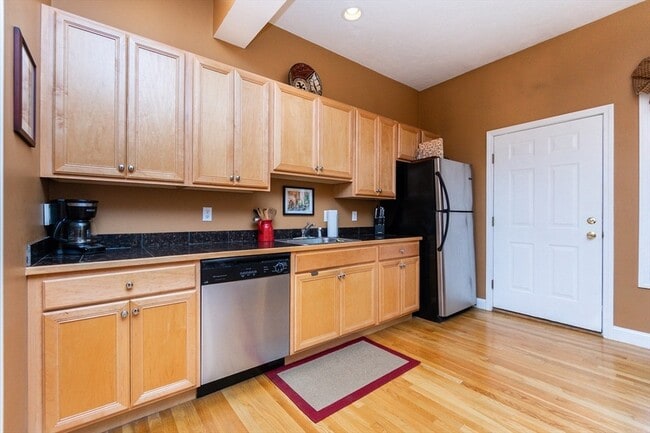 224 Salem St, Unit 5 in Medford, MA - Foto de edificio - Building Photo