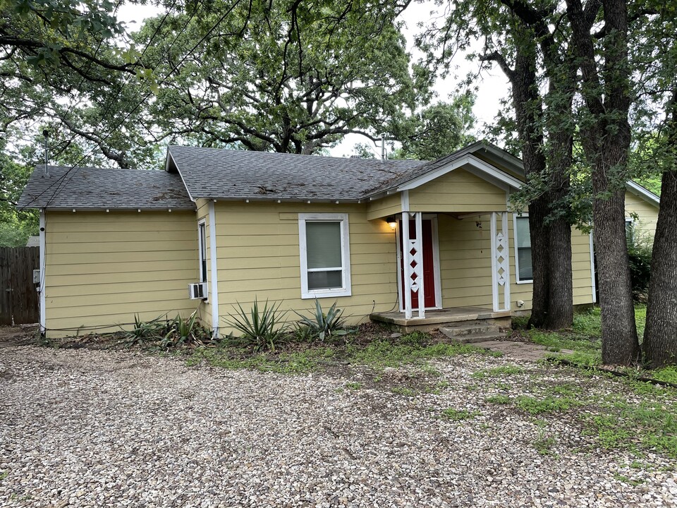 1316 Margie St in Denton, TX - Building Photo