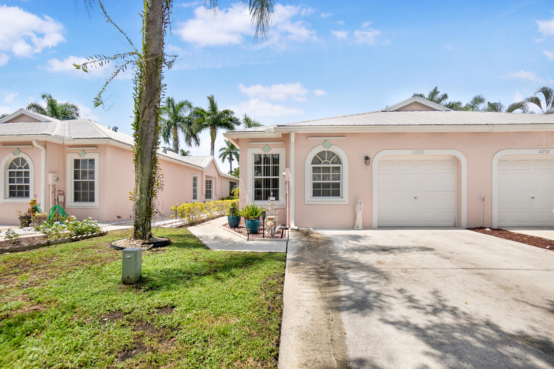 10757 Pelican Dr in Wellington, FL - Building Photo