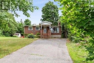 99 Bowen Rd in Kawartha Lakes, ON - Building Photo - Building Photo