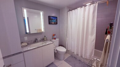 987 Queen St in Honolulu, HI - Foto de edificio - Building Photo