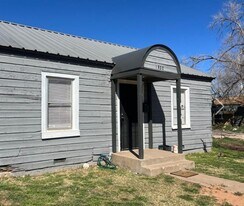 1320 27th St in Lubbock, TX - Building Photo