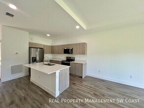 1265 Hillcrest St E in Lehigh Acres, FL - Building Photo - Building Photo