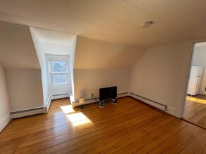 198 Cedar St, Unit 3 in Somerville, MA - Building Photo - Building Photo