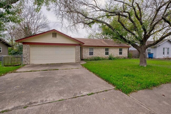 8525 Maine Dr in Austin, TX - Building Photo - Building Photo