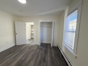 574 W Main St, Unit 3rd Floor in New Britain, CT - Foto de edificio - Building Photo