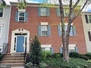 12012 Golf Ridge Ct in Fairfax, VA - Building Photo - Building Photo