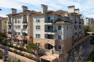 Rio Del Oro in San Diego, CA - Building Photo