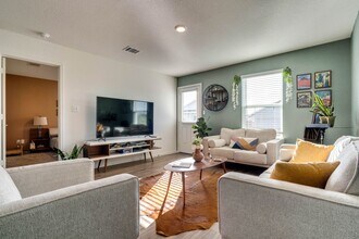 13513 Banquete St in Elgin, TX - Building Photo - Building Photo