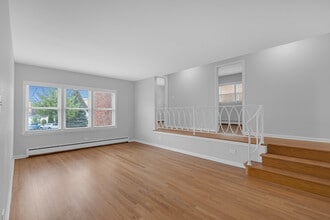 573 Dorothy Dr in Des Plaines, IL - Building Photo - Building Photo