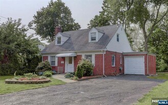 1 Ramsey Terrace in Fair Lawn, NJ - Building Photo