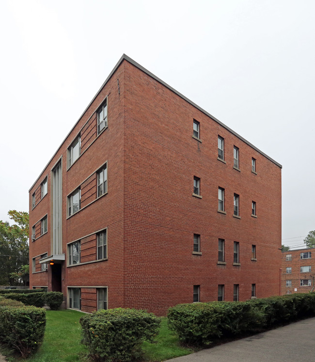 Claremount Court in Hamilton, ON - Building Photo - Building Photo