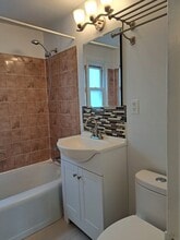 148 Vanderburgh Ave, Unit 148B Vanderburgh in Rutherford, NJ - Foto de edificio - Building Photo