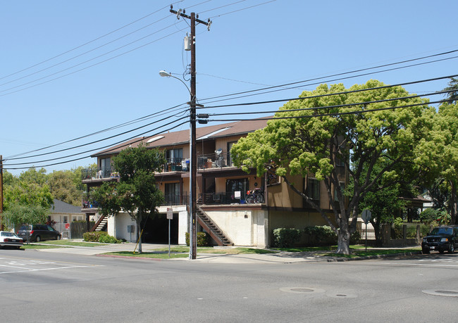 320 S Orange Ave in Santa Ana, CA - Building Photo - Building Photo