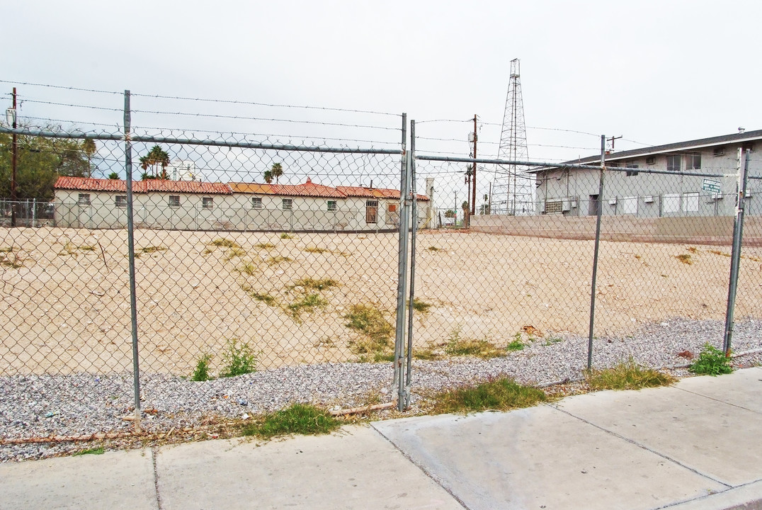 Allen's Courtyard Apartments in Las Vegas, NV - Building Photo