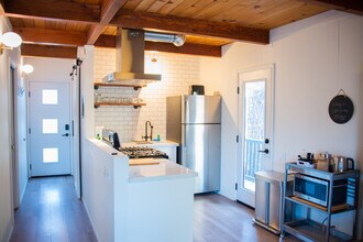 1010 Fenway Dr in Big Bear, CA - Foto de edificio - Building Photo